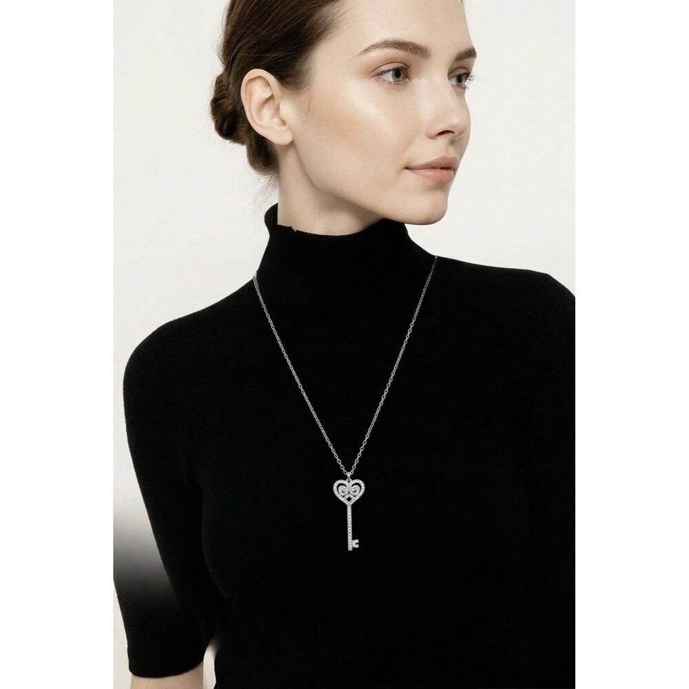 Vintage style Silver Tone Key Pendant Necklace